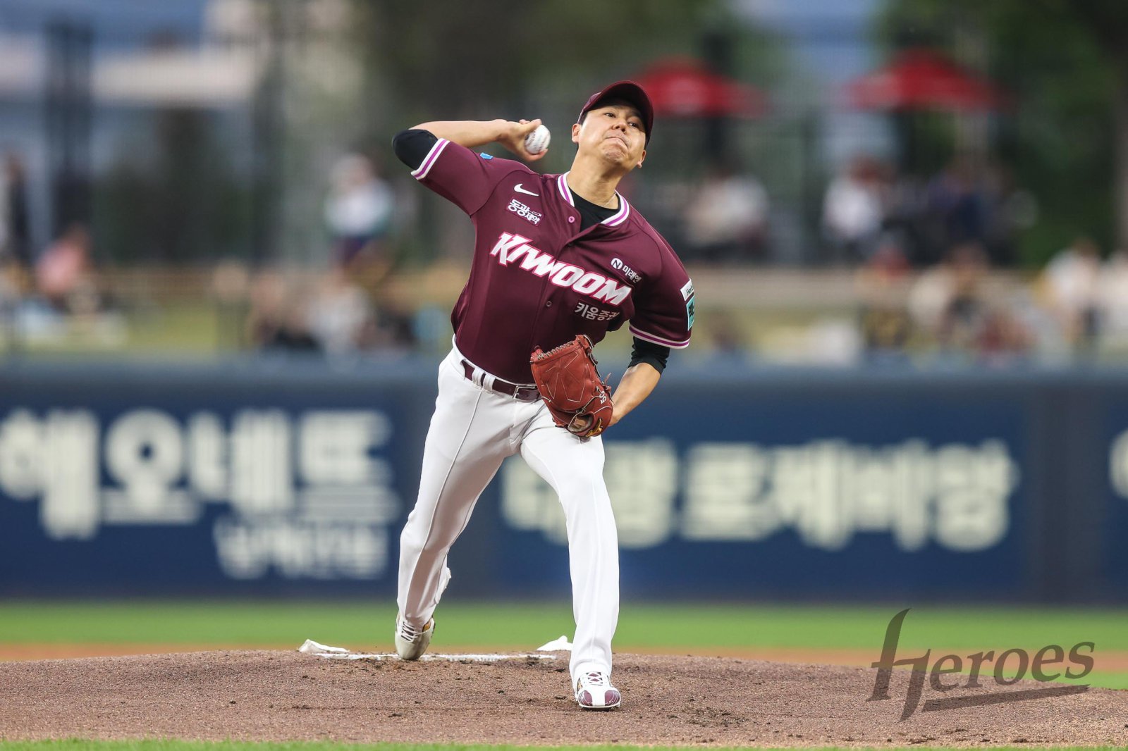 Veterans lead Kiwoom Heroes to end 10-game losing streak