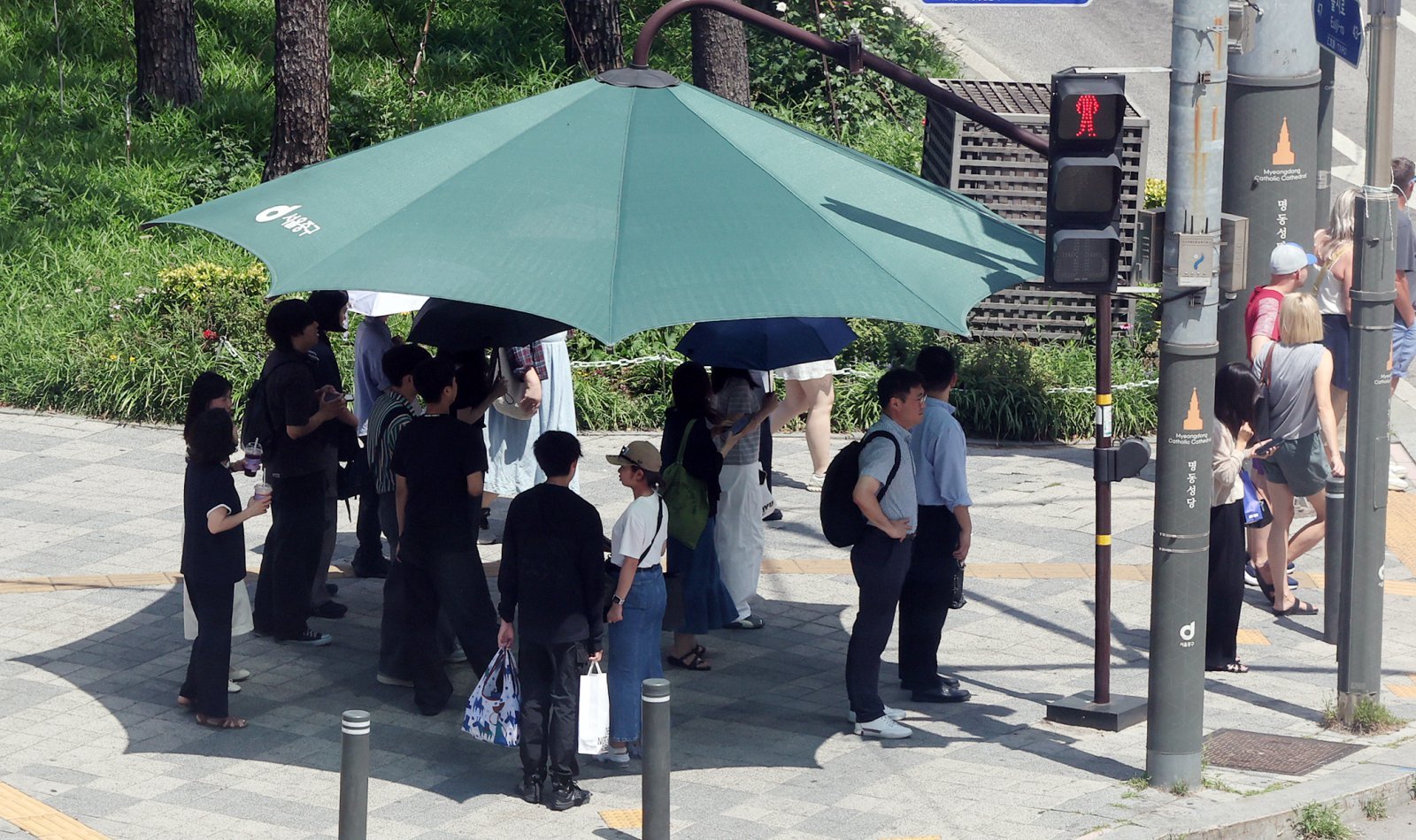 South Korea Forecast: Showers Expected in West, Highs Reach 33 Degrees Celsius