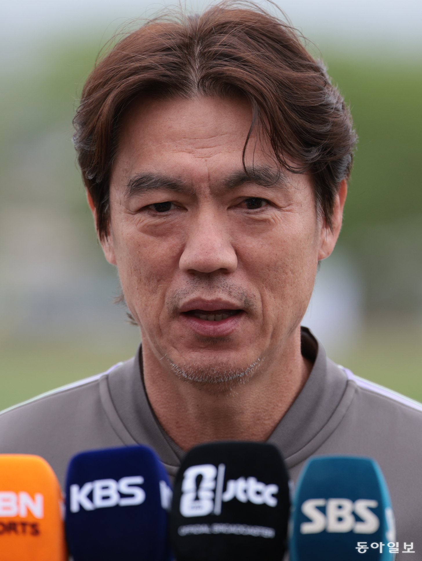 ‘홍명보 감독 선임’ 수사 2년째 미적…고발된 정몽규 그냥 물러날 판