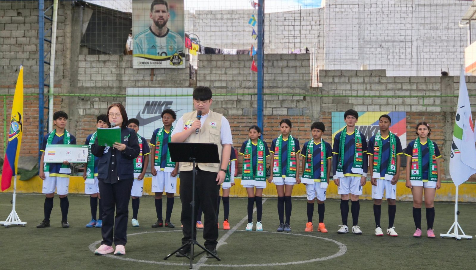 앞줄 김민섭 구단주(오른쪽) 격려사.