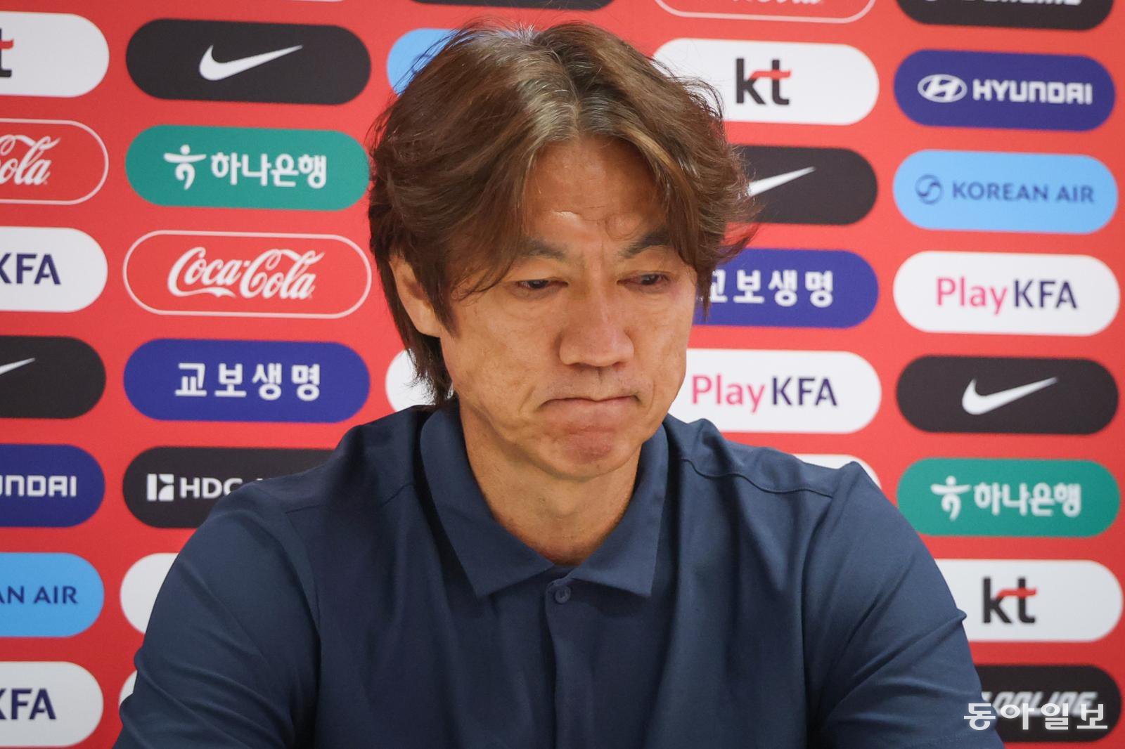 12년 전 데자뷔…홍명보 감독 2번째 자진 사퇴  “국민께 죄송, 모든 책임은 감독인 나에게”