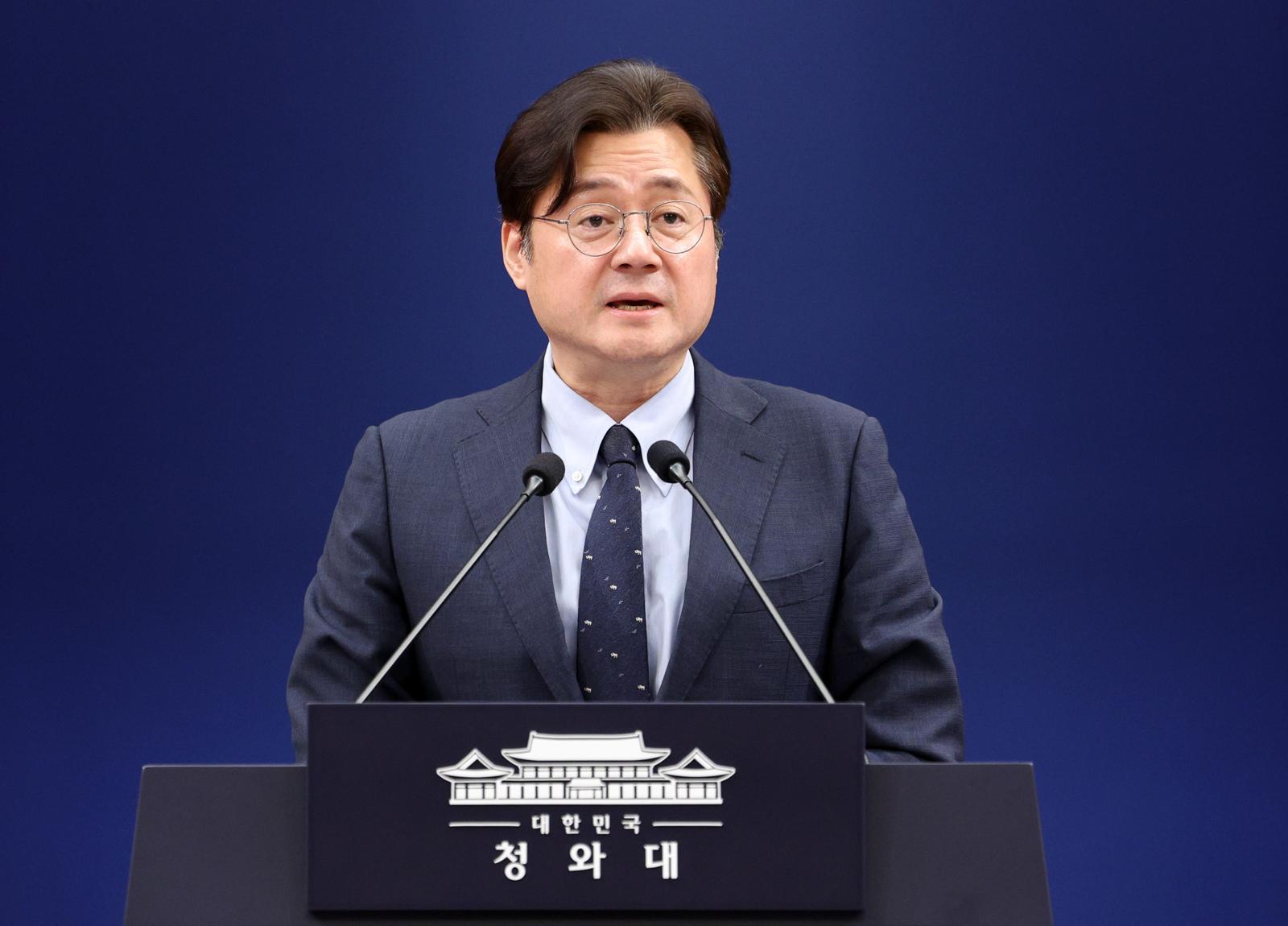 靑수석 “증축 안하고 재건축? 필요하면 재개발까지 할 수 있어”