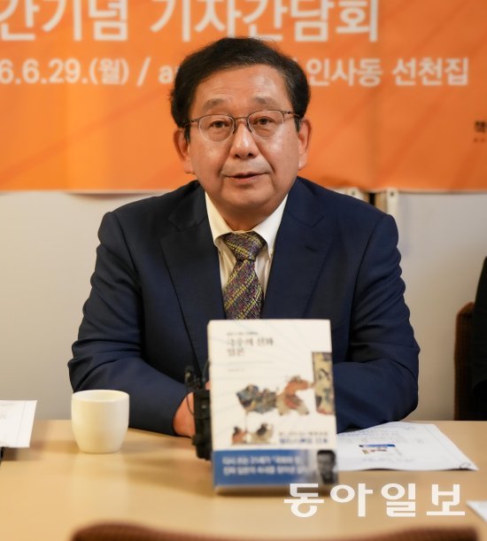 ‘일본의 전쟁 본능’ 기원 파헤쳤다…“200만 극우, 1945년 이전 회귀 꿈꿔”