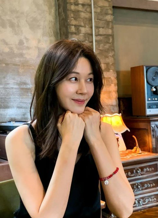 48세 김하늘, 나이 안 믿기는 미모…검은 원피스도 완벽 소화