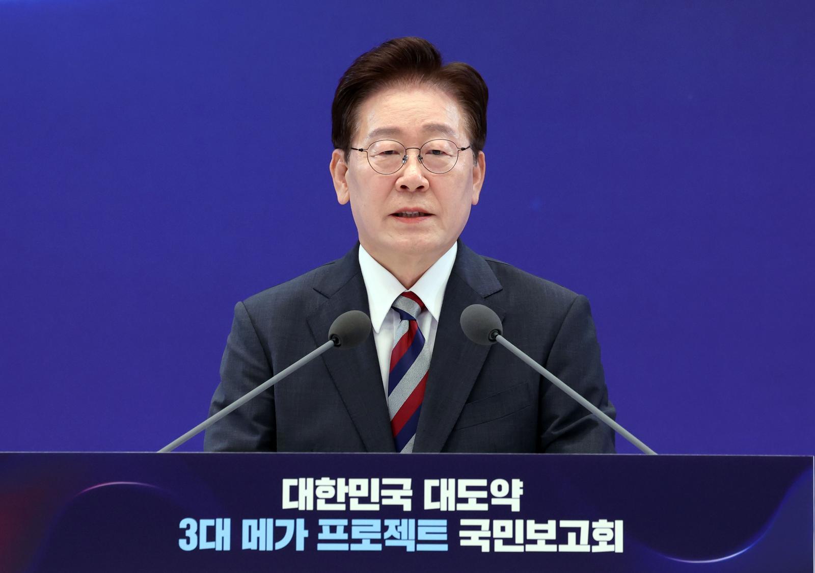 President Lee: Yongin, Pyeongtaek Semiconductor Production at Limit; Honam Region Offers Potential