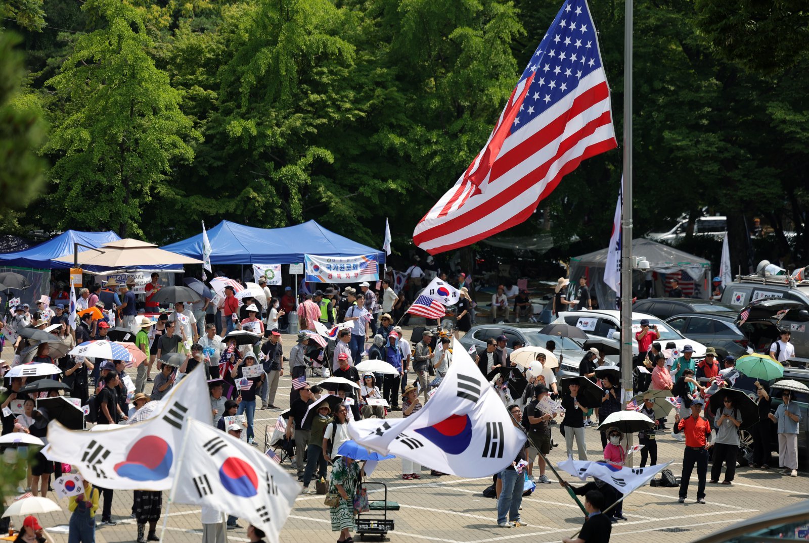 ‘잠실 개표소’ 집회서 연습용 수류탄 발견…경찰 수사
