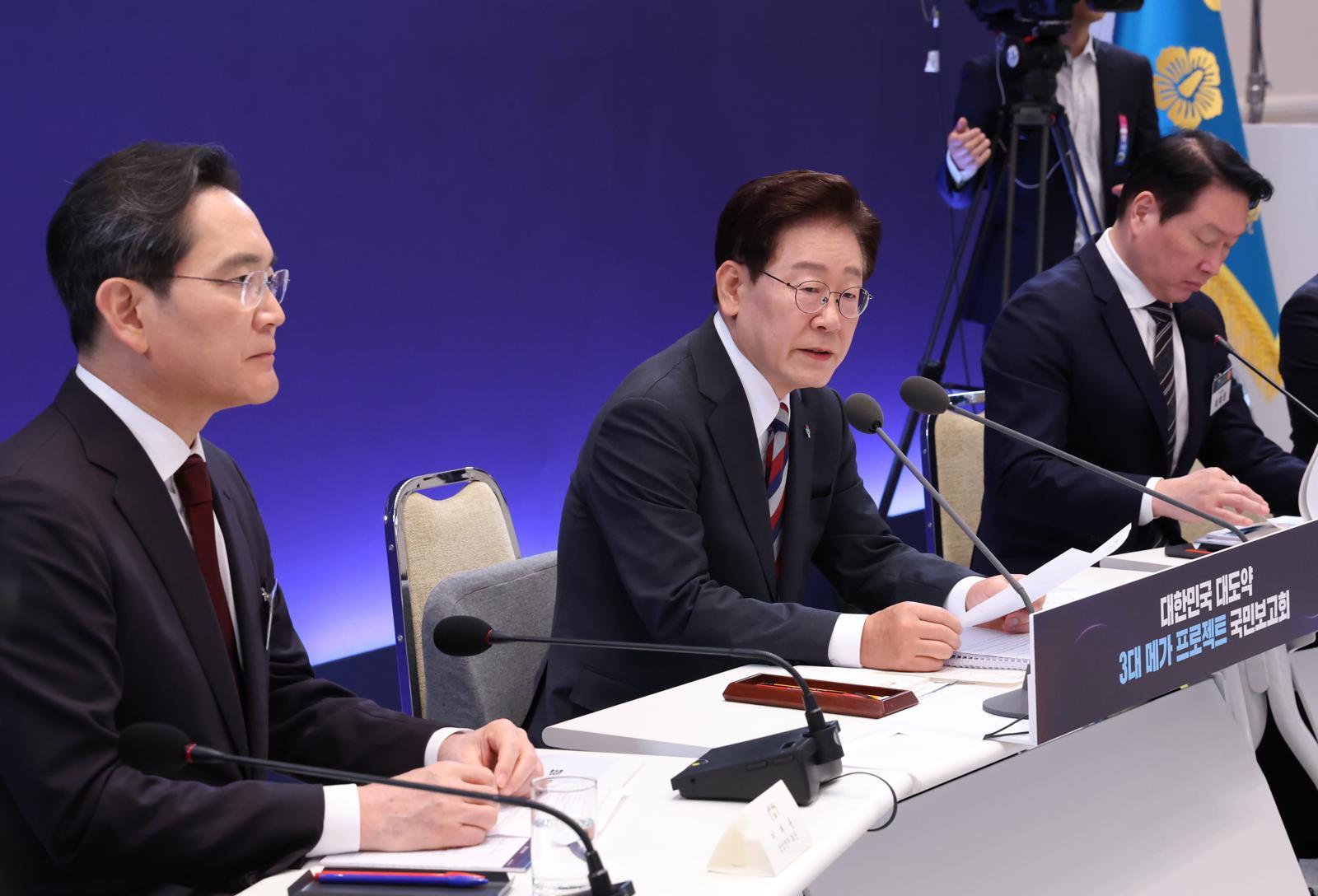 이재명 대통령이 29일 청와대에서 열린 ‘대한민국 대도약 3대 메가프로젝트 국민보고회’에서 모두발언을 하고 있다. 2026.06.29 청와대사진기자단