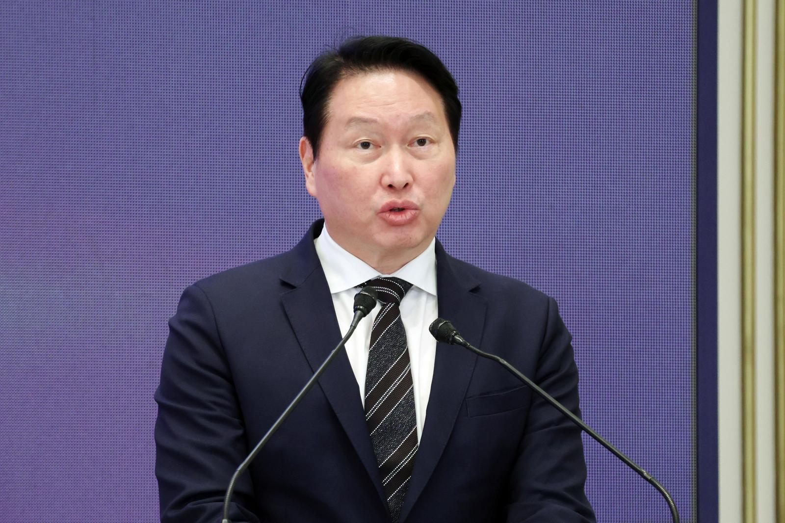 최태원 SK그룹 회장이 29일 청와대 영빈관에서 열린 대한민국 대도약 3대 메가프로젝트 국민보고회에서 투자계획를 발표하고 있다. 2026.6.29. 뉴스1