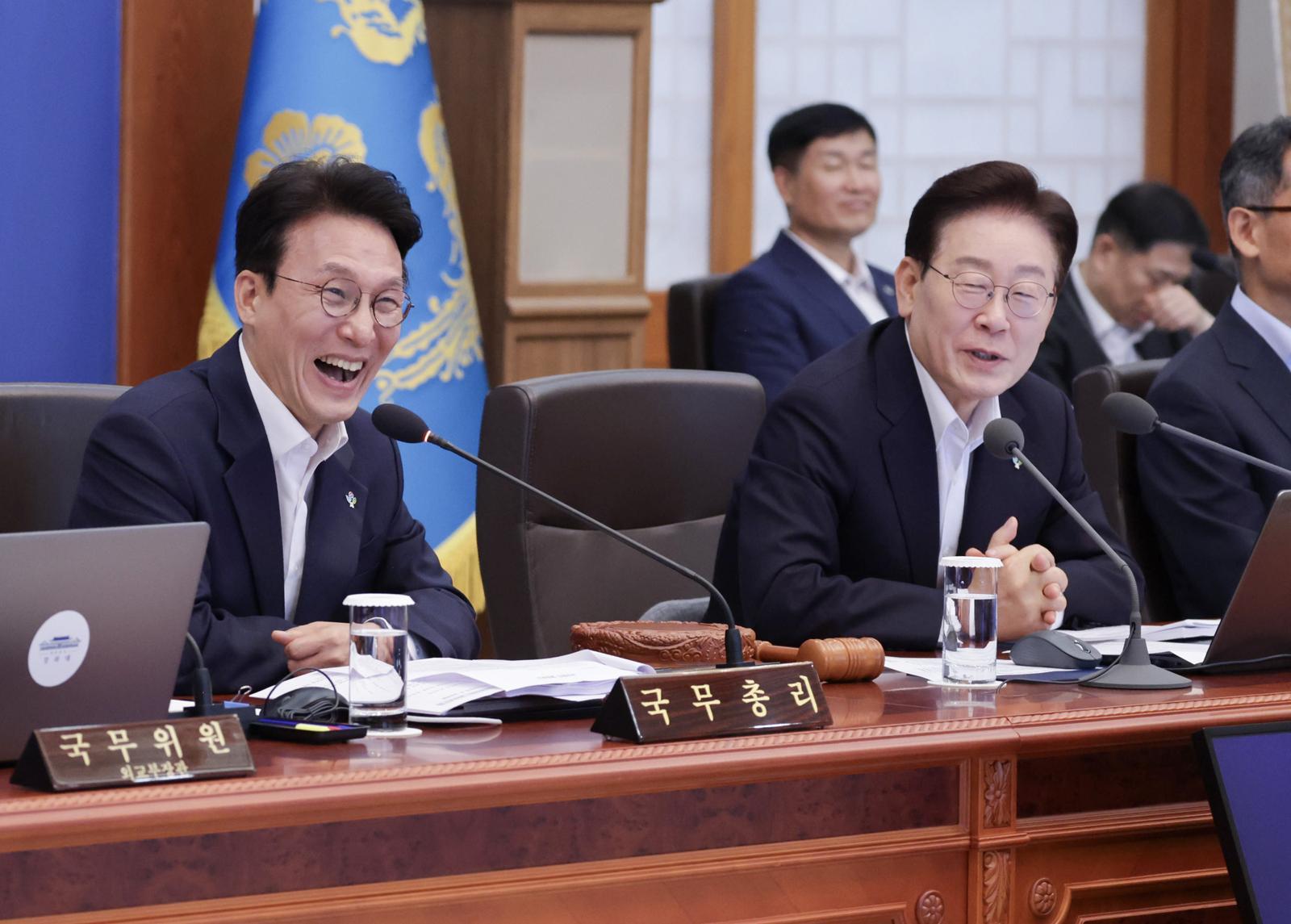 李 “국정 성과, 김민석 역할 가장 커…밥 한 끼 먹고 가시라”