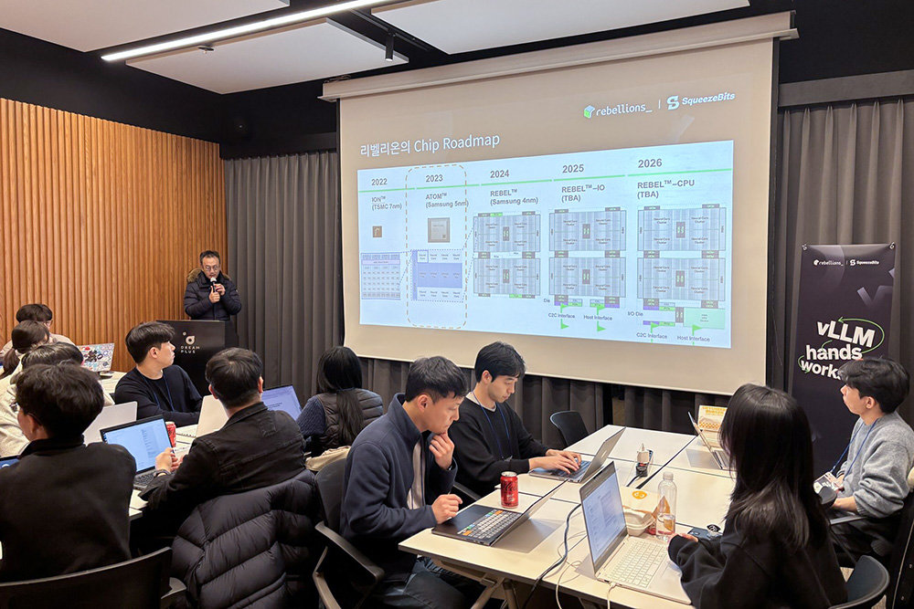 두 번째 개최된 vLLM 핸즈온 워크숍, 리벨리온 NPU를 쉽게 체험할 수 있다는 점이 알려지며 수많은 개발자들이 몰렸었다 / 출처=스퀴즈비츠