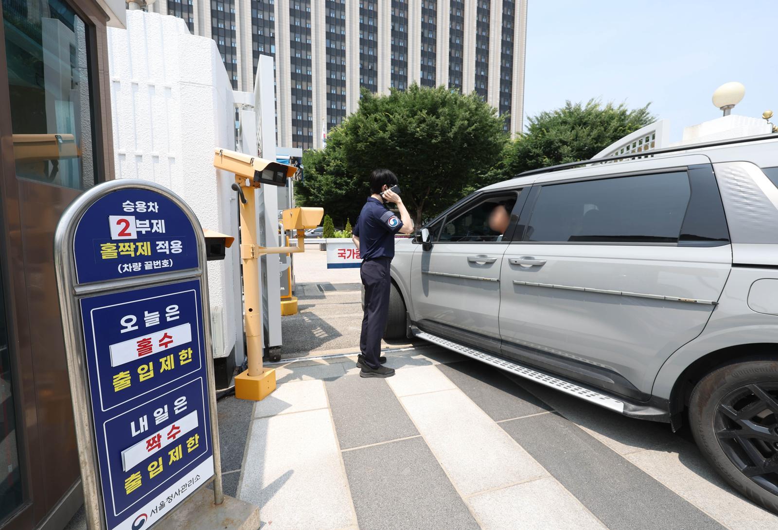 [속보]정부도 못 지킨 공공 차량 2부제, 7월 1일부터 전면 해제