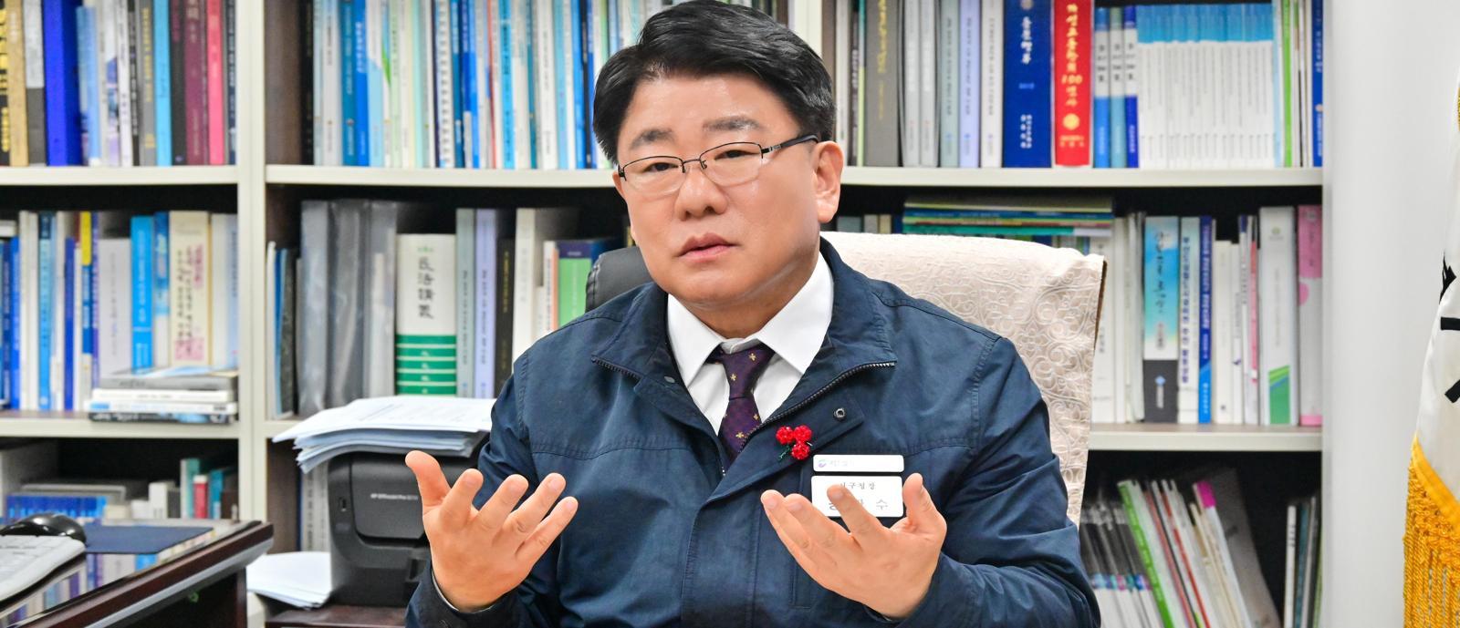 공한수 부산 서구청장은 30일 집무실에서 동아일보와 만나 “백천만 프로젝트를 완성해 서구를 세계가 주목하는 의료 중심 도시로 만들겠다”고 강조했다. 부산 서구 제공