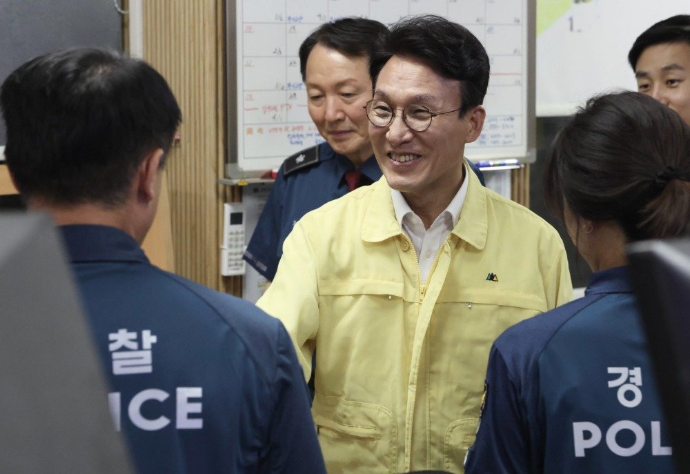 金총리, 퇴임 앞 ‘올공 시위’ 대응 경찰 격려…“헌신 잊지 않겠다”