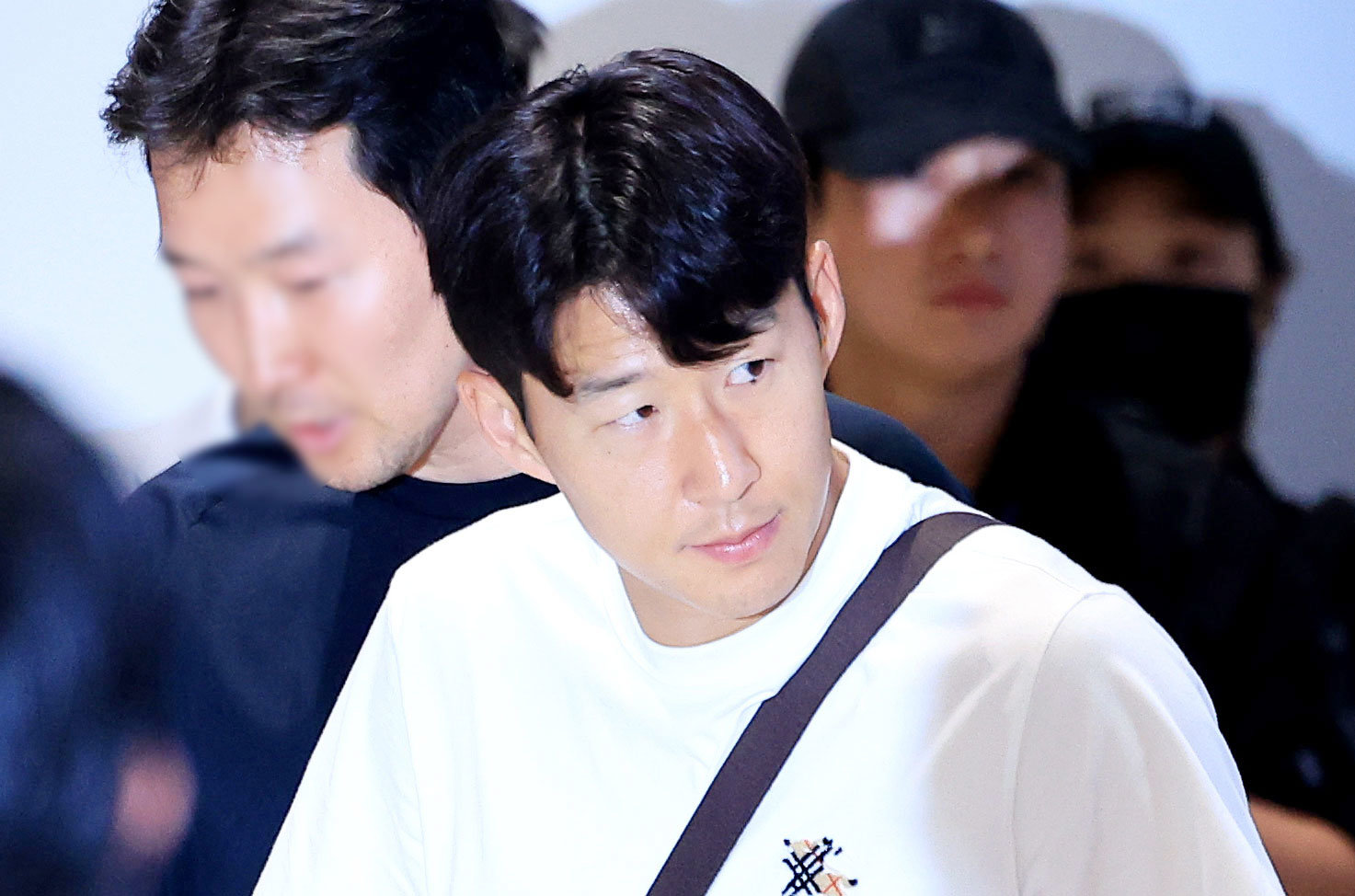 홍명보와 다른 손흥민 귀국…“고개 숙이지 말아요” 응원 쏟아져