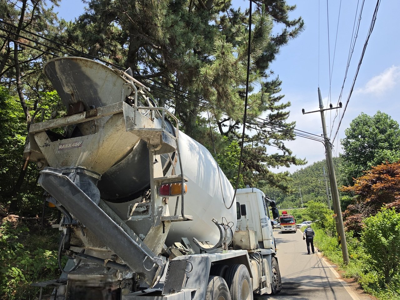 Concrete mixer driver suffers severe burns in electrocution accident caused by crow