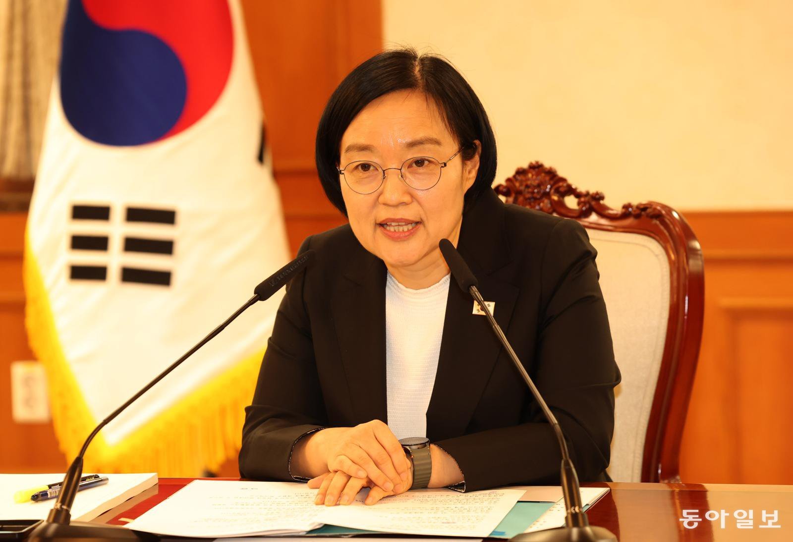 취임 첫날 ‘속도’ 강조한 한성숙 총리 “더 빠르게 움직이는 정부 되겠다”