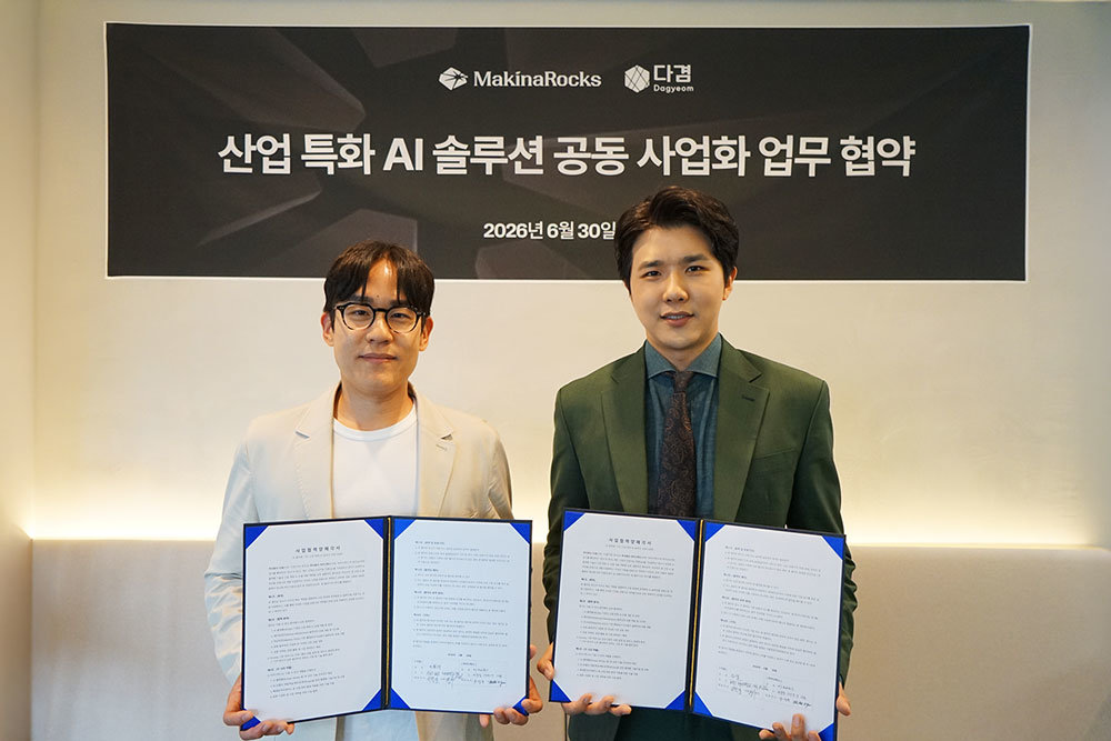 (왼쪽부터) 마키나락스 윤성호 대표, 다겸 서원겸 대표 / 출처=마키나락스