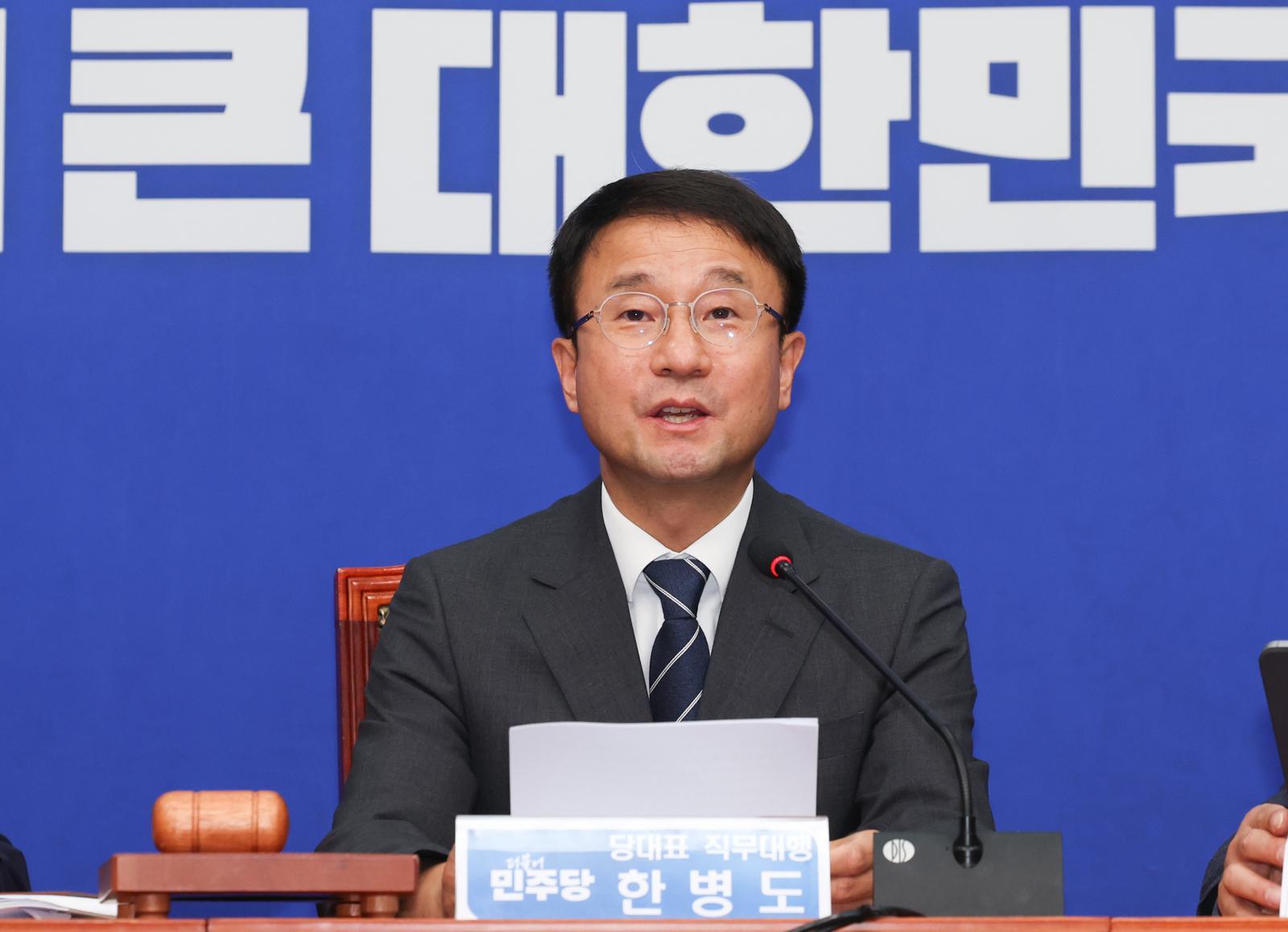 與 “필버-패스트트랙 손보겠다” 원구성 이어 野압박