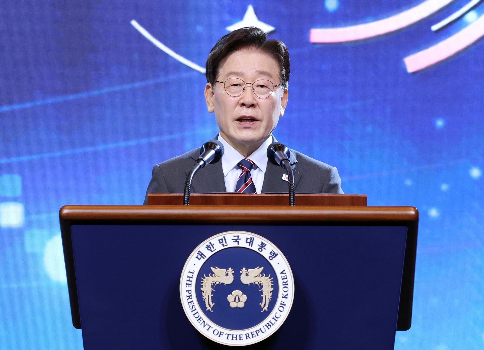 李 “빗장 걸린 北의 대문 열릴 때까지 두드릴 것”
