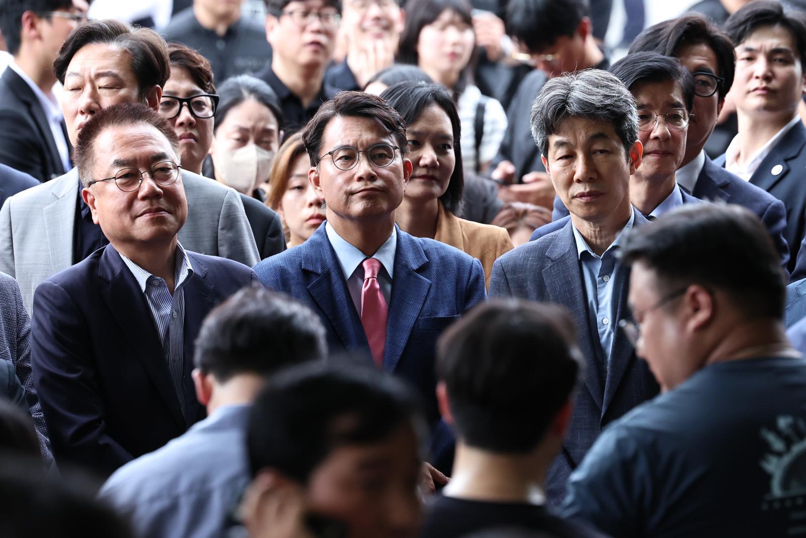 ‘잠실 개표소’ 27일만에 열렸다…국조특위 진입해 현장조사