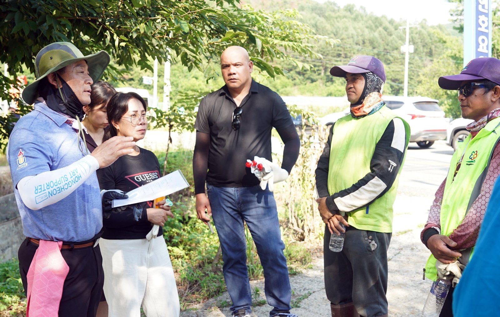 고추 따기-청소-급식… 취임식 대신 민생 투어