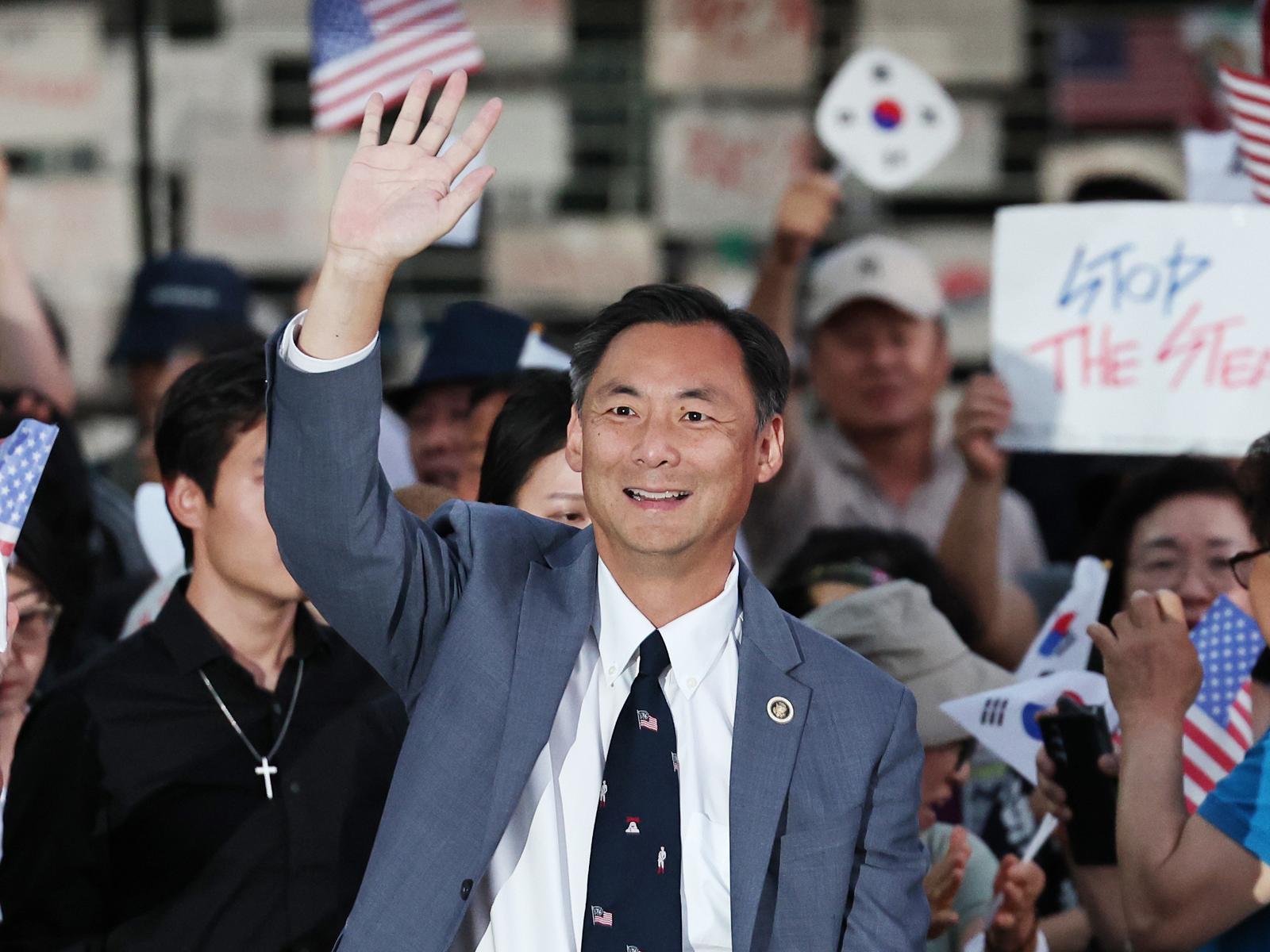 ‘李 허위사실 유포’ 모스 탄, 오늘 ‘출국정지 연장 집행 정지’ 심문 출석