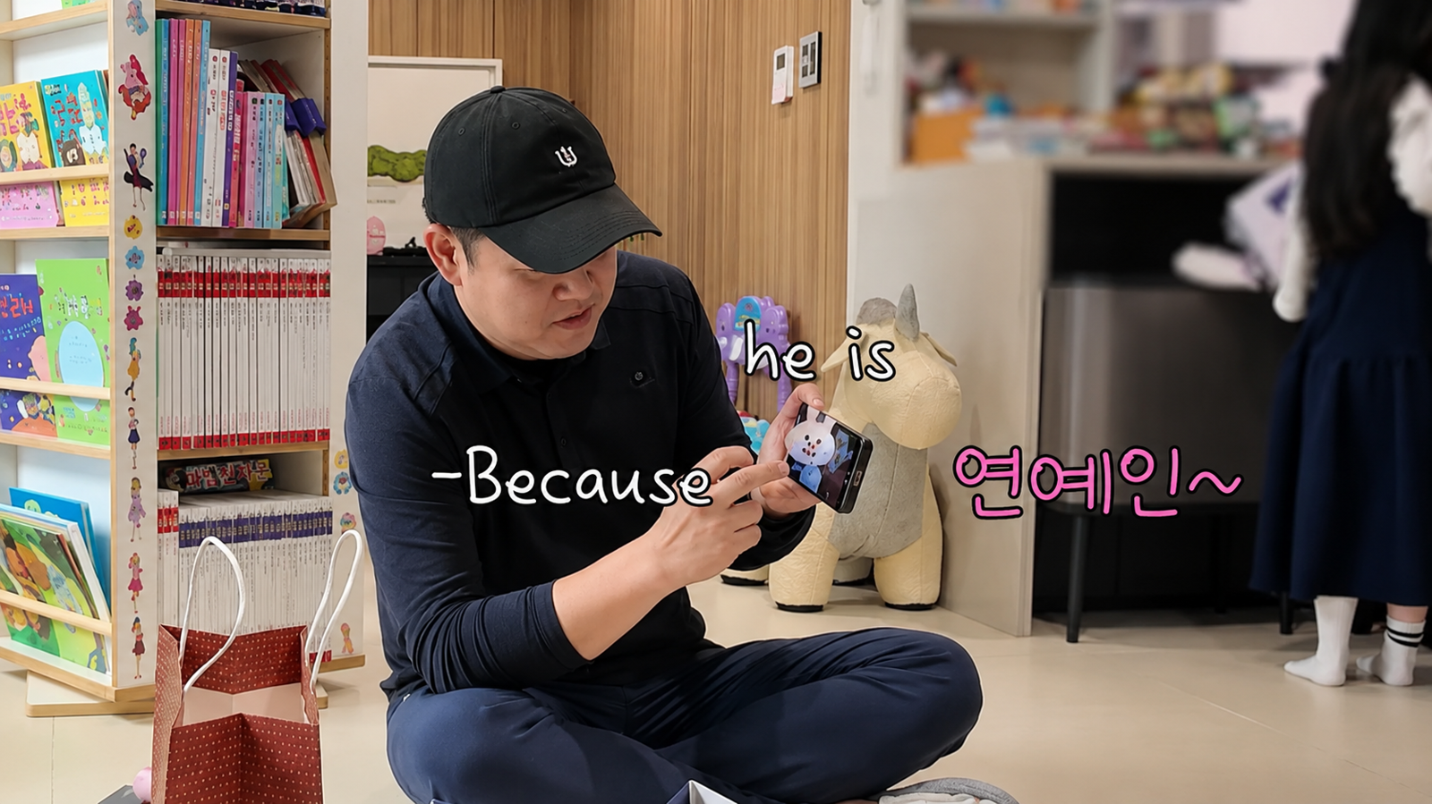 방송인 김구라가 유튜브 채널 ‘김그리’를 통해 만 4세 딸 수현 양의 인천 송도 국제학교 2차 전형 합격 소식을 전했다. 유튜브 화면