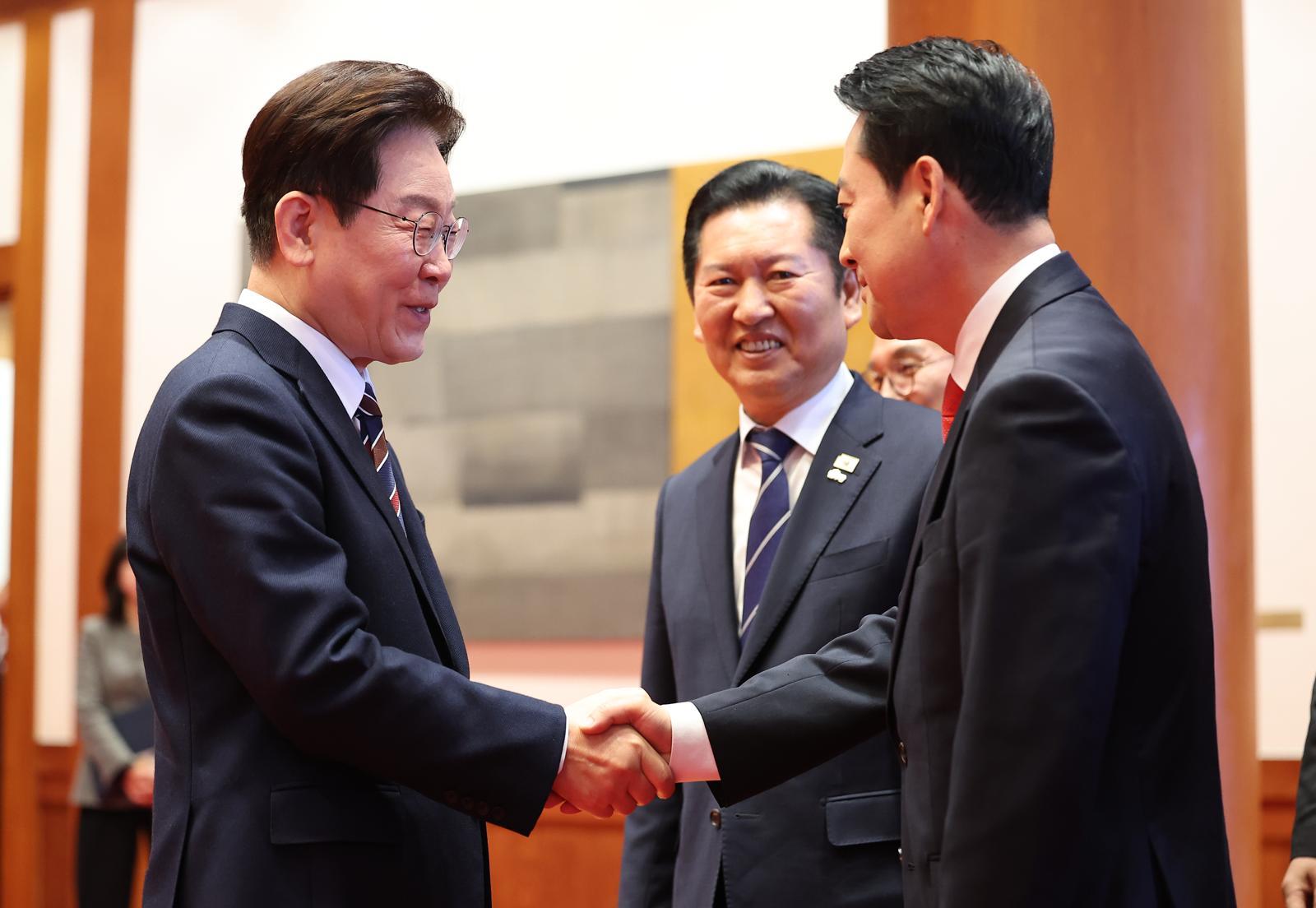 장동혁 가족상에 李대통령 조의…한동훈·이준석도 조문