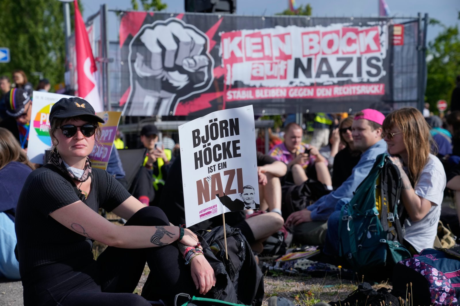 獨 극우정당, 100년 전 나치와 같은 날 전당대회…反AfD 시위대 3만명 운집