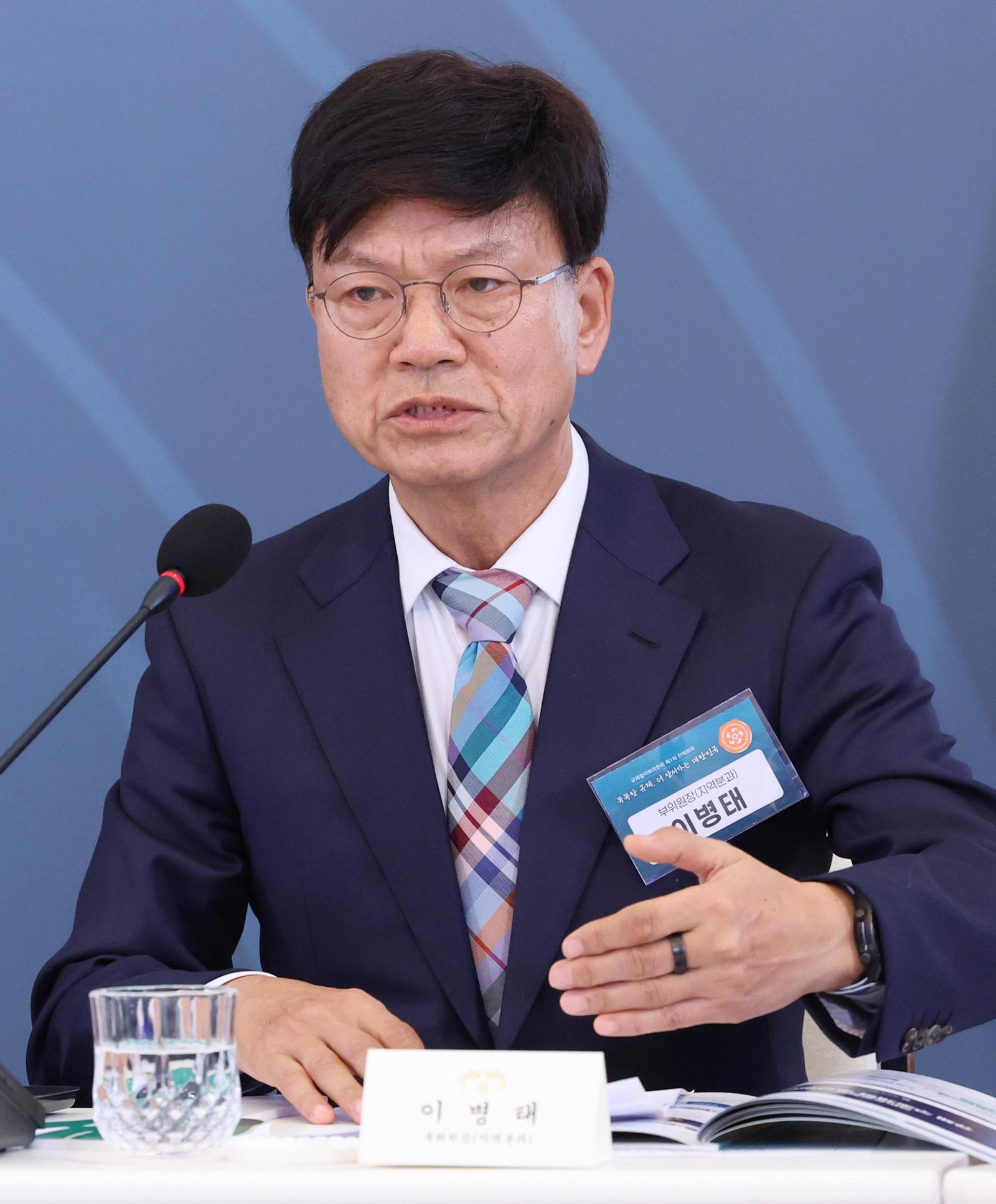 ‘5·18 성역’ 이병태에, 靑 “부적절 처신” 경고