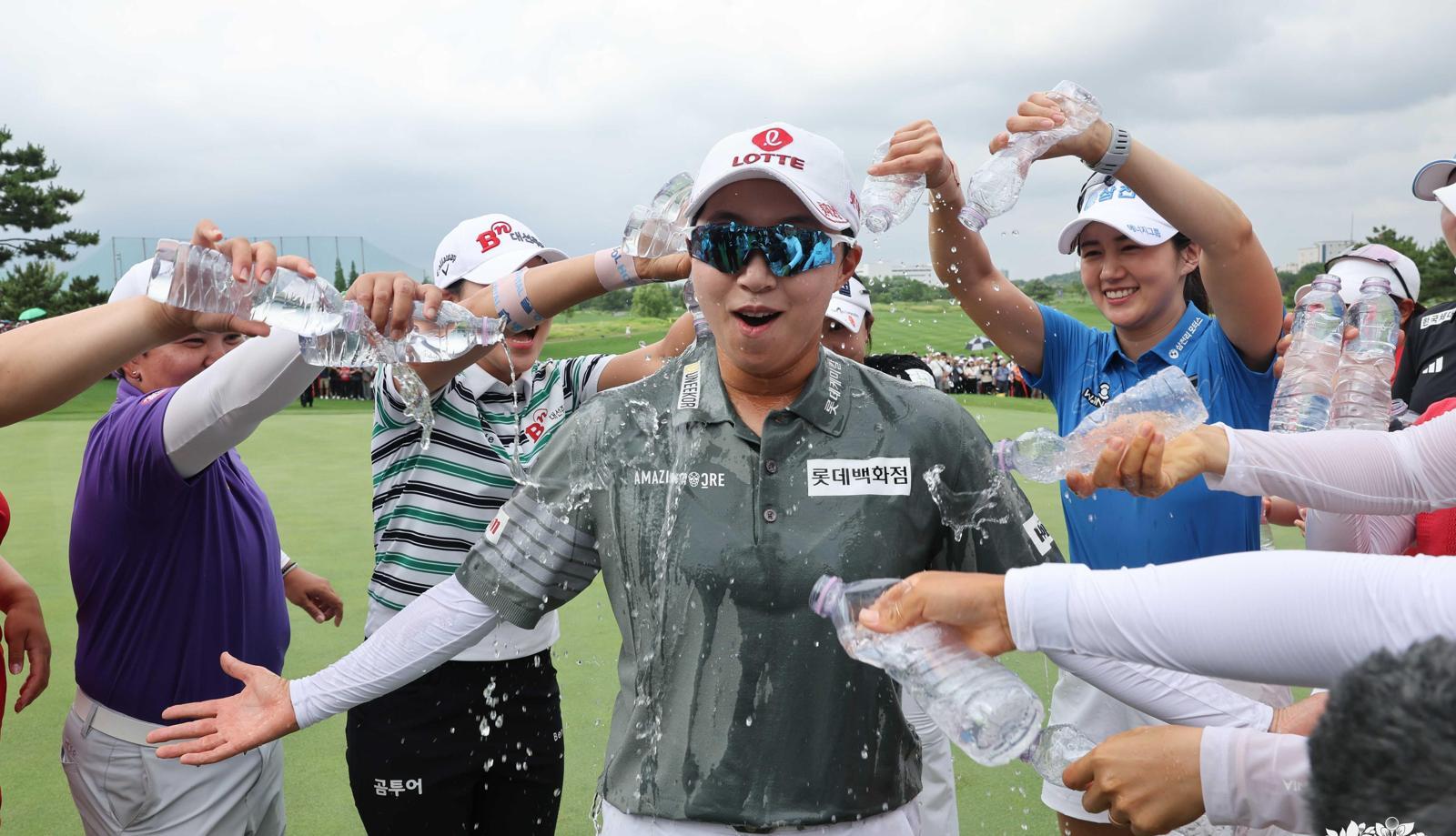 김효주, 시차 이겨내고 롯데 오픈 역전 우승… 올 한국 무대 ‘2전 2승’
