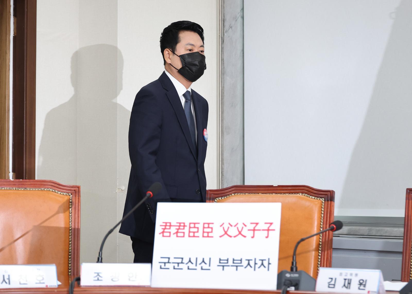 검은색 마스크 쓴 국힘…장동혁 “대한민국 민주주의 사망”