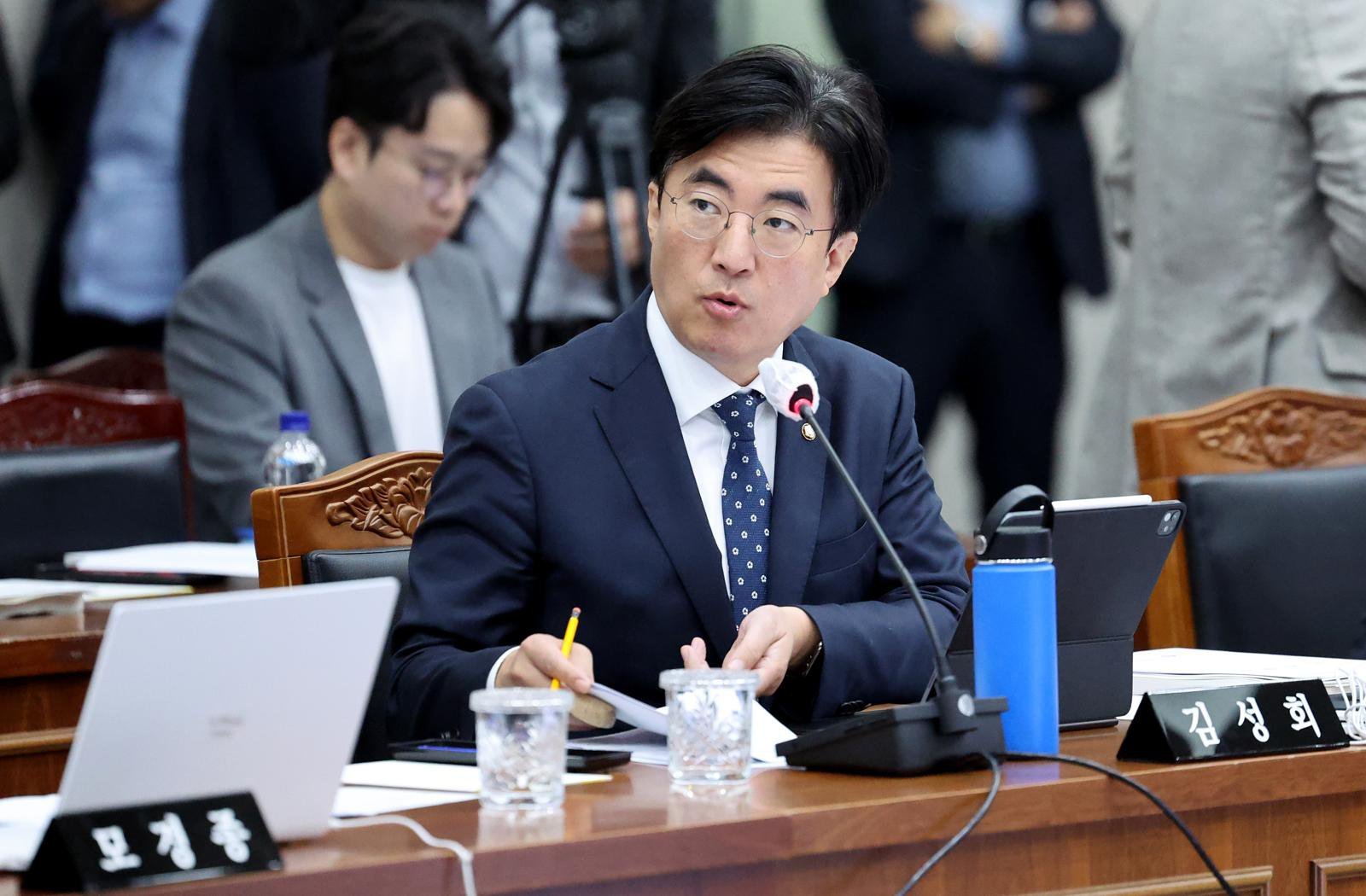 與 “정통망법 개정안, 공론장 지키기 위한 최소한의 방어벽”