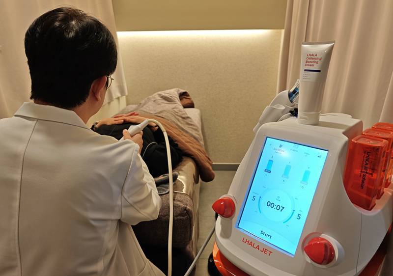 [스타트업리뷰] “피부 관리도 올인원 시대”… 피부관리 전문가가 써본 ‘라라젯’