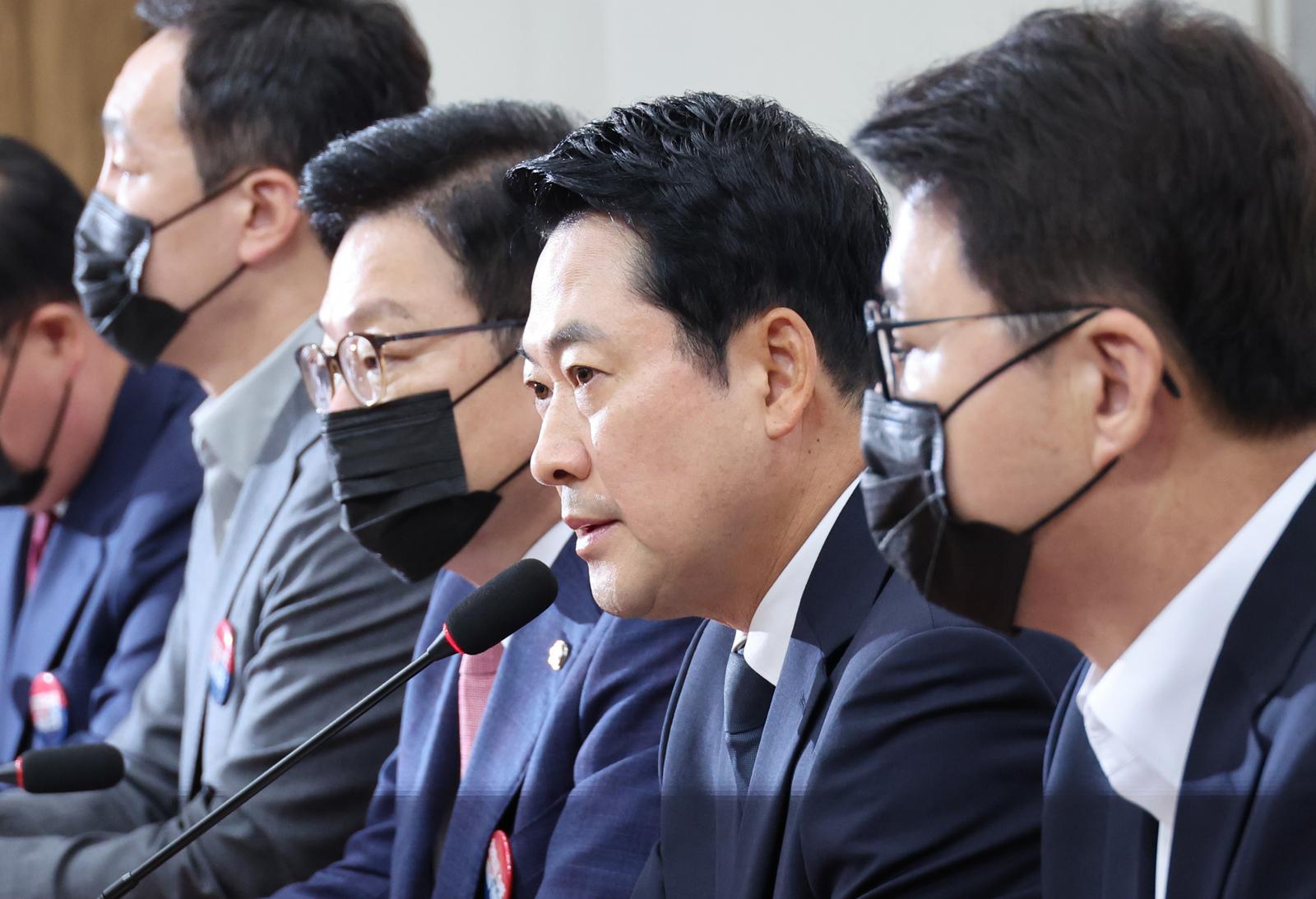장동혁 국민의힘 대표가 6일 서울 여의도 국회에서 열린 최고위원회의에서 발언하고 있다. 2026.7.6 ⓒ뉴스1