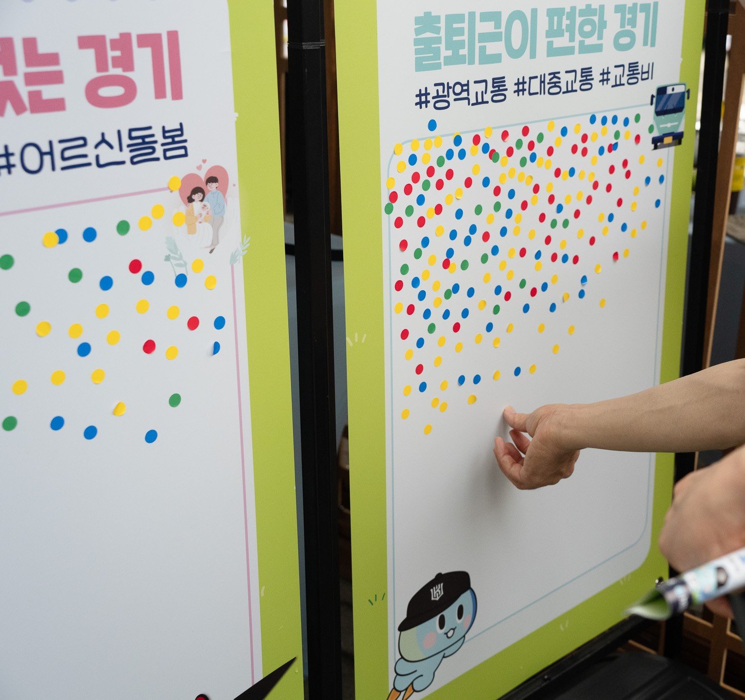 현장 여론조사 모습. 사진=경기도 제공