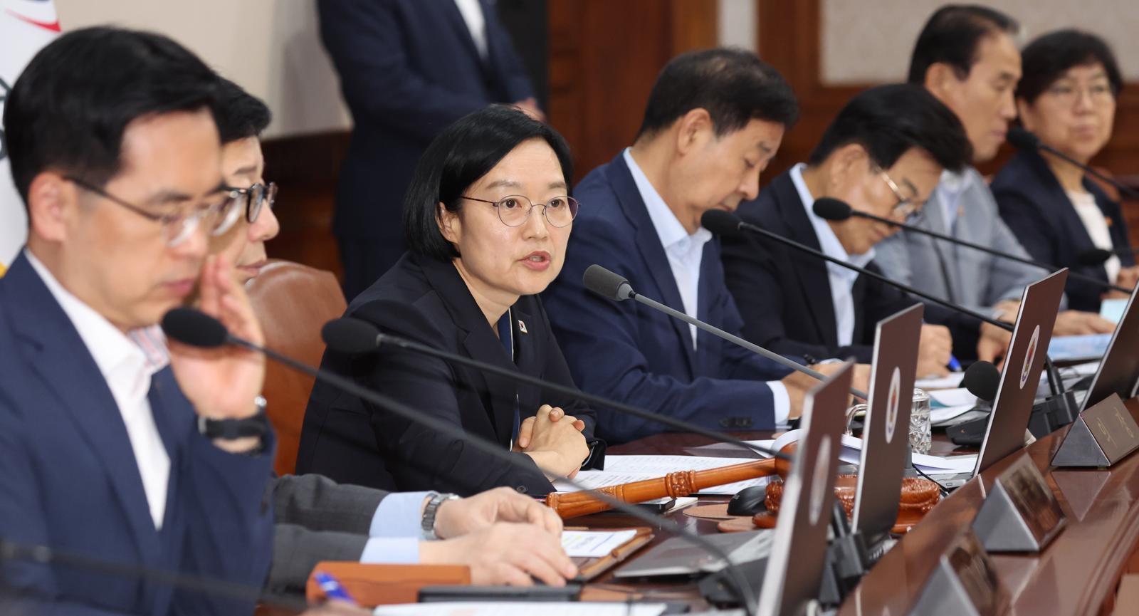 한성숙 국무총리가 7일 오전 서울 종로구 세종대로 정부서울청사에서 열린 국무회의에서 발언을 하고 있다. 2026.7.7. 뉴스1