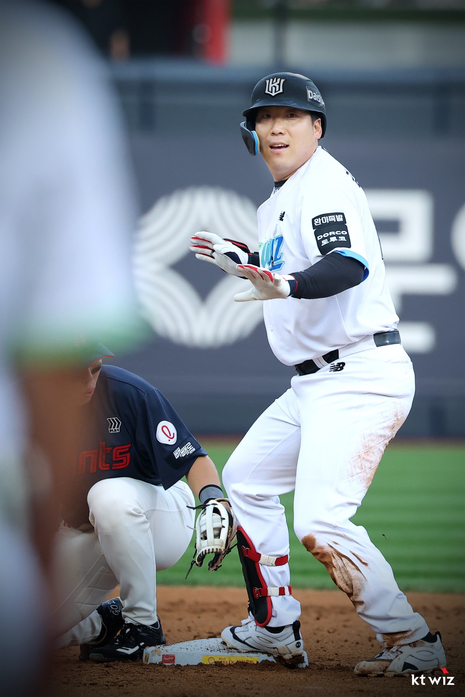 KT 김현수, 17시즌 연속 100안타에 ‘-4’…KBO 역대 최초