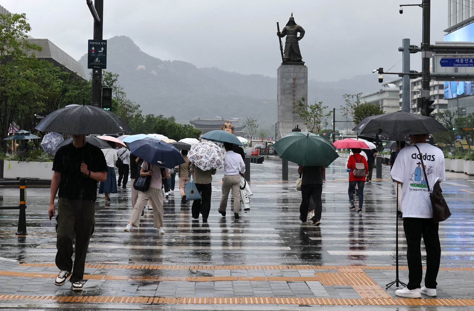 내일 출근길부터 전국 강한 비…수도권·충청 최대 150~200㎜ ‘물폭탄’