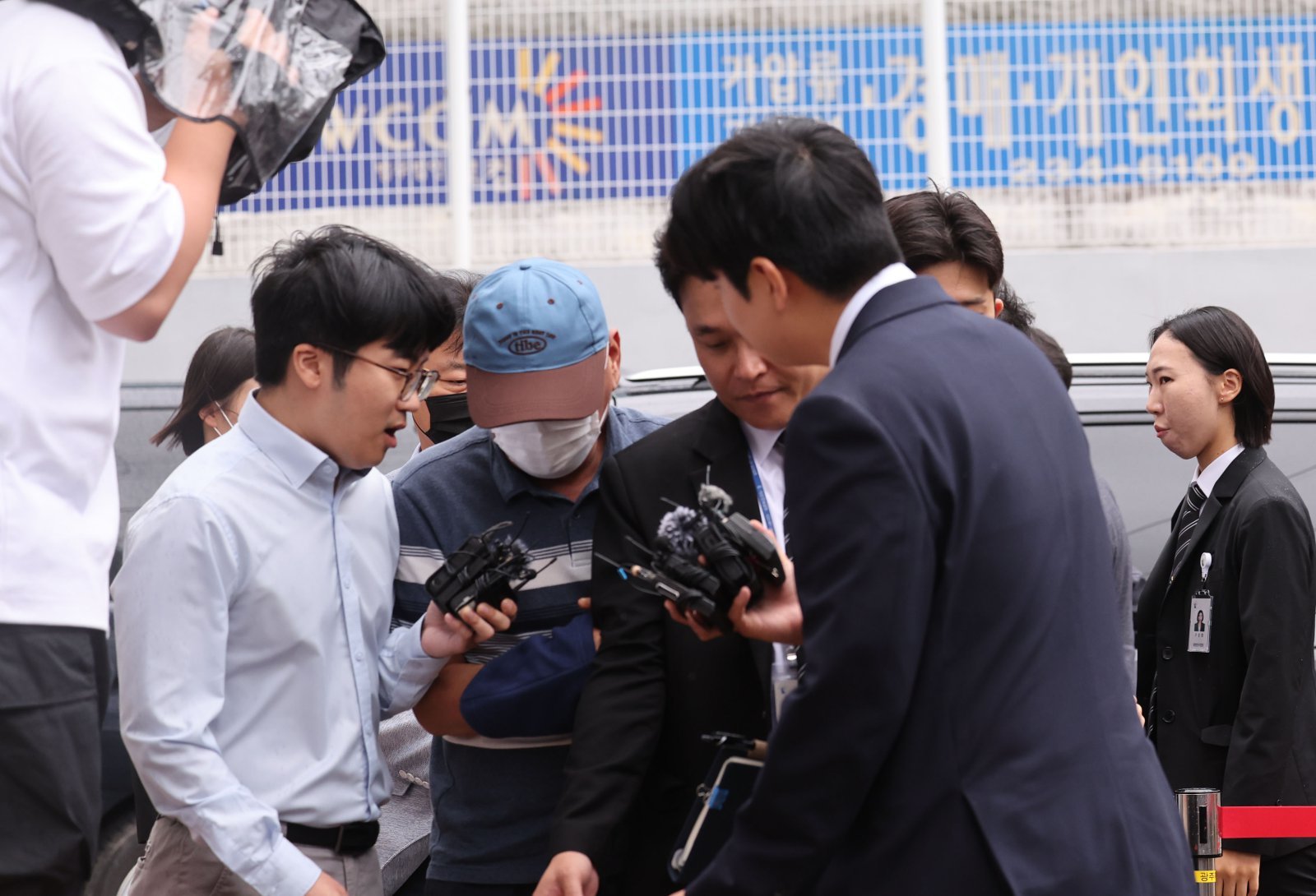 ‘장윤기 증거인멸’ 강력팀장, 구속영장 심사 출석…묵묵부답