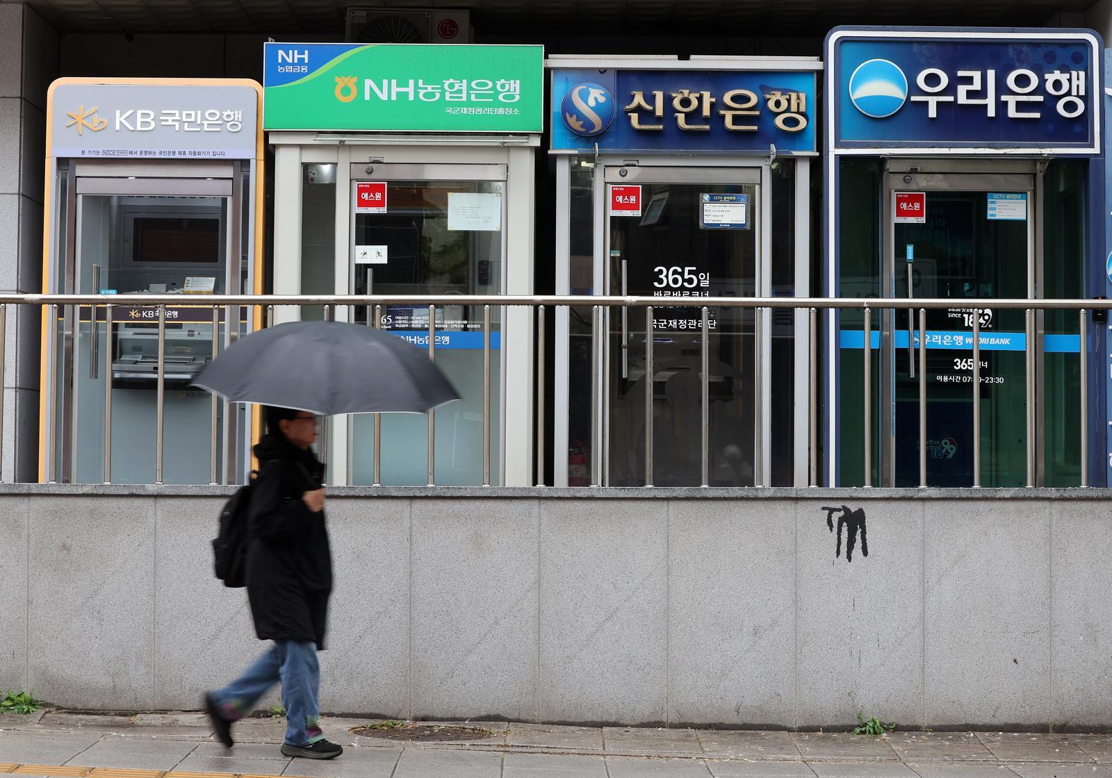 4대 금융, 상반기 순이익 11조 돌파 전망…반기 최대 실적