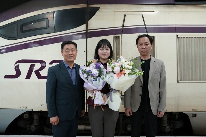SRT 첫 여성 기장 나왔다…29세 김민슬, 국내 최연소 고속철도 기장