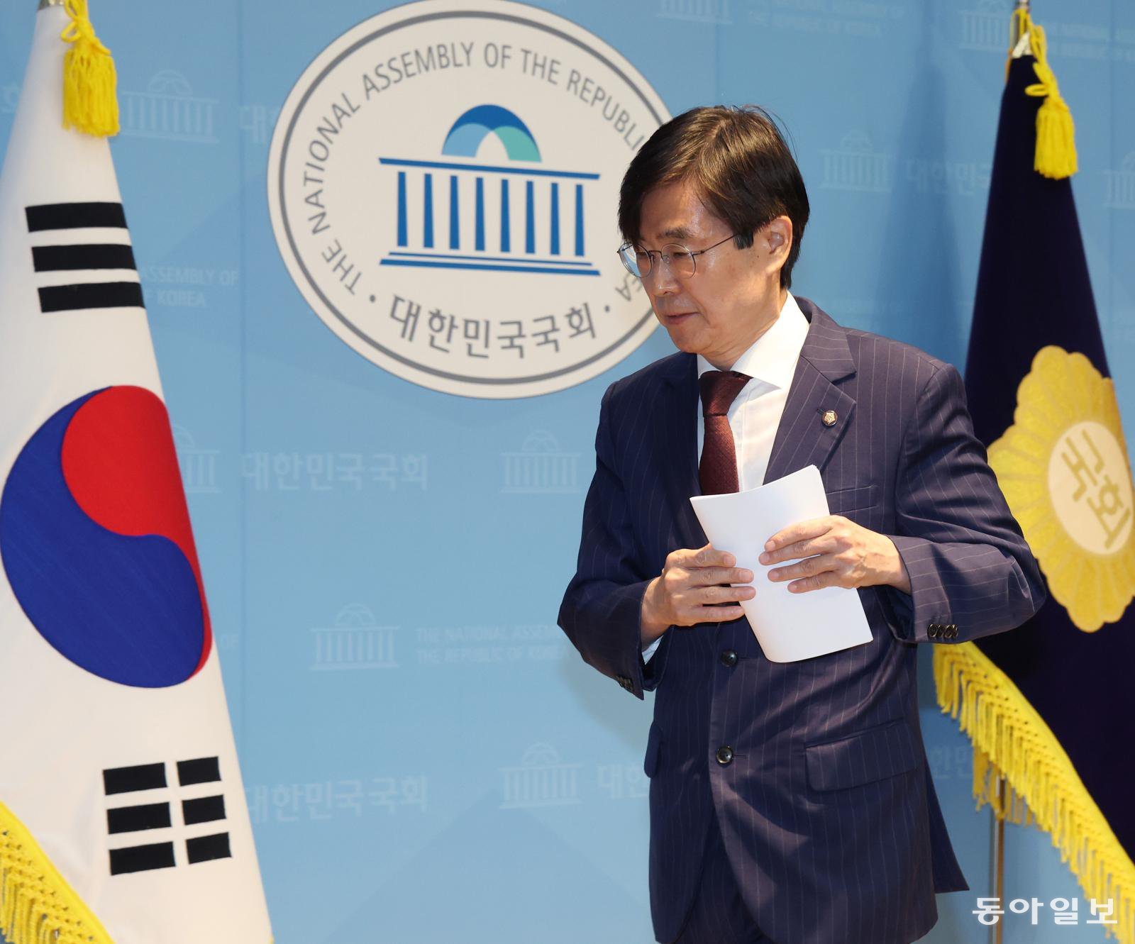 [정치 한 컷]조경태, 장동혁 대표 제명 및 출당 촉구 기자회견 열어