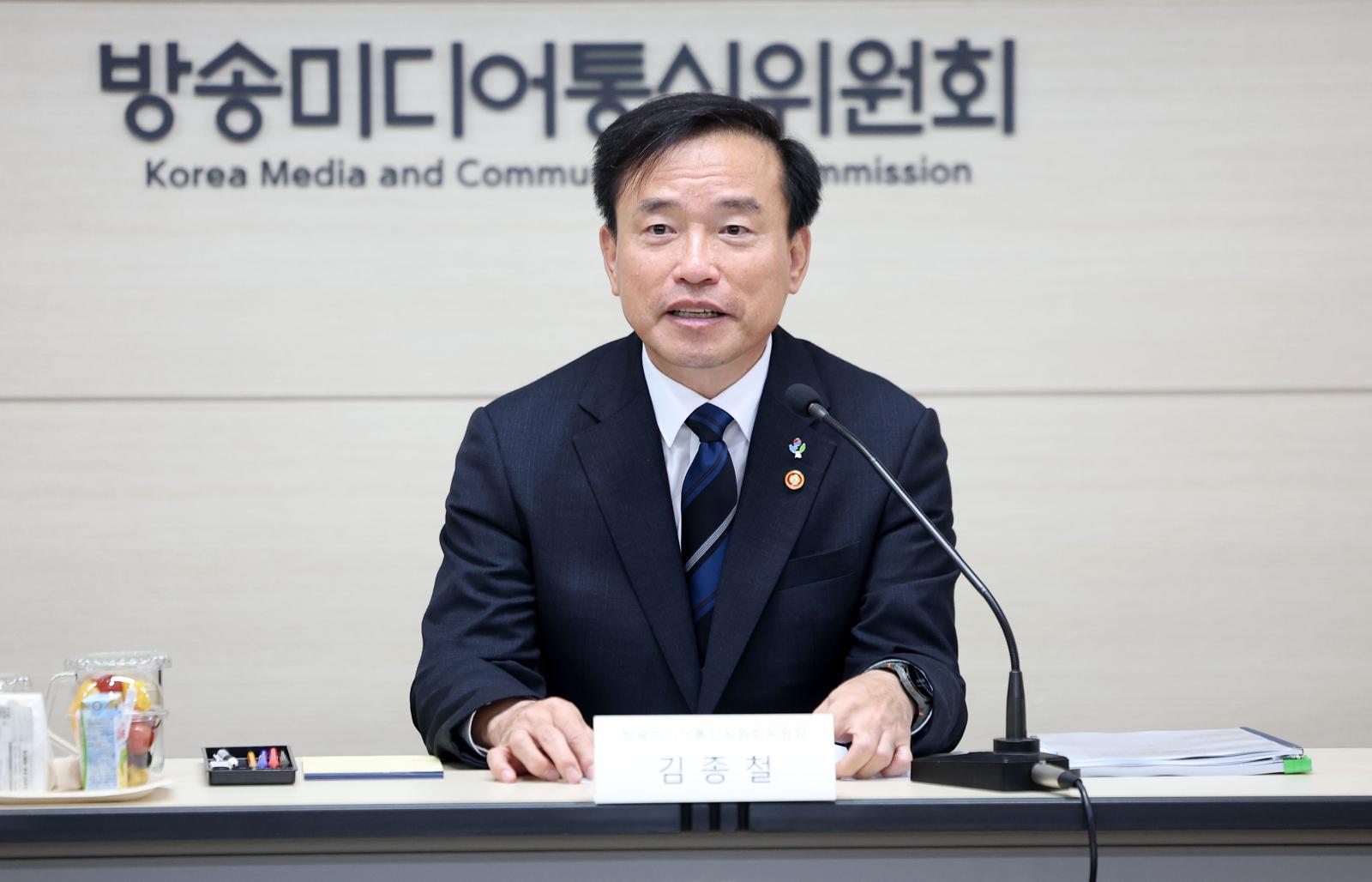 [속보]방미통위 “X, 틱톡, 디시, 네이버, 카카오 등 8개 가짜뉴스법 규제 대상”