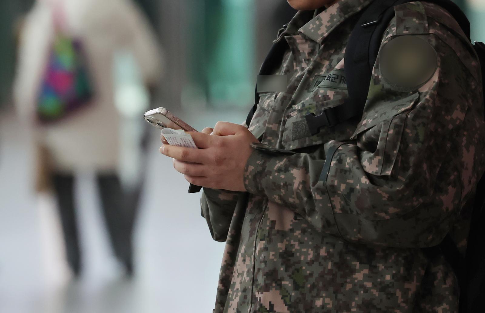 병장 월급 150만원 받아도…‘빚쟁이’ 돼 전역하는 장병들
