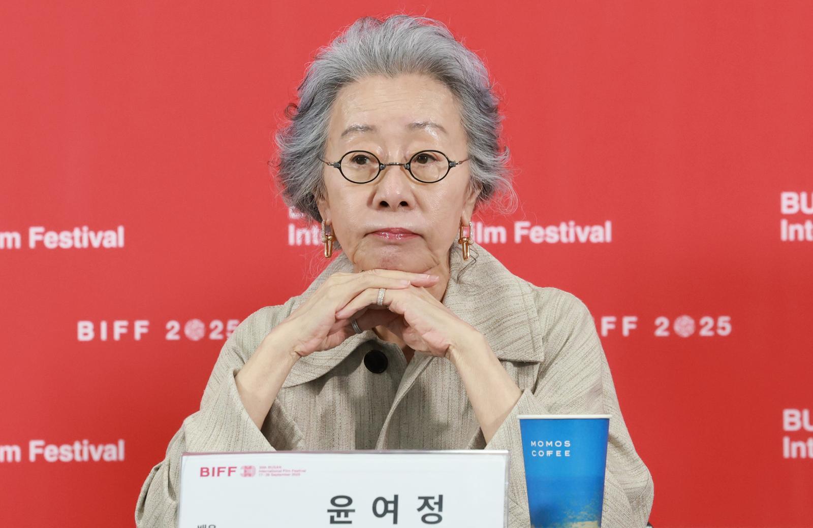 ‘성난사람들2’ 배우 윤여정, 美 에미상 여우조연상 후보에