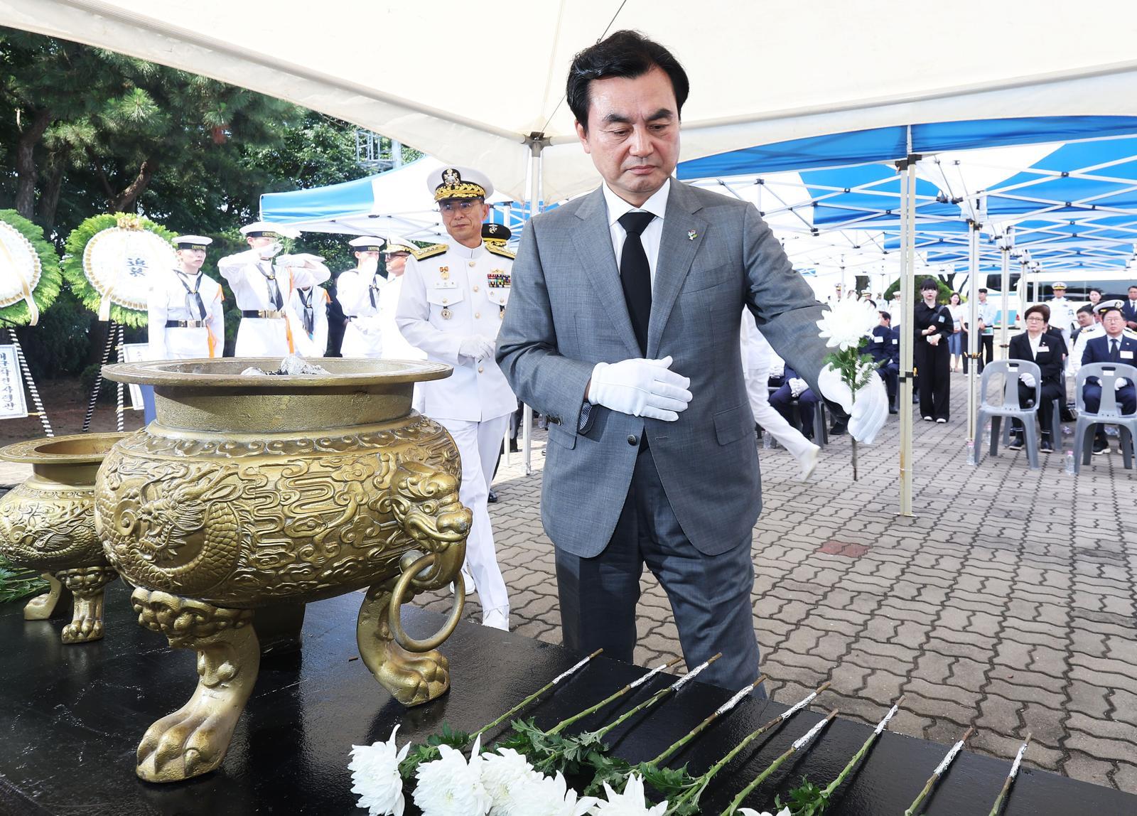 ‘안규백 탈영 의혹’ 재점화… 野 “병적 기록 공개하라”