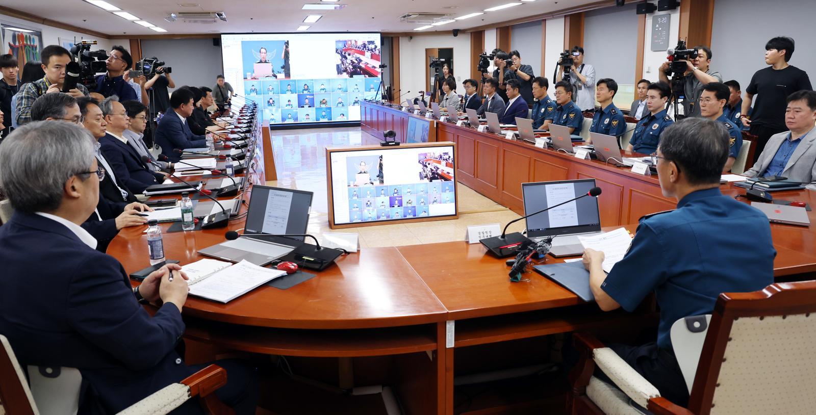 유재성 경찰청장 직무대행이 10일 오전 서울 서대문구 경찰청에서 열린 경찰지휘부 화상회의에 참석해 모두발언을 하고 있다. 2026.07.10. 뉴시스