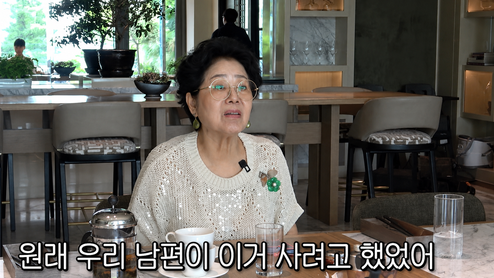 선우용여가 남편이 과거 이태원 5성급 호텔 부지를 매입할 기회를 놓쳤던 사연을 공개했다. 유튜브 ‘순풍 선우용여’ 화면