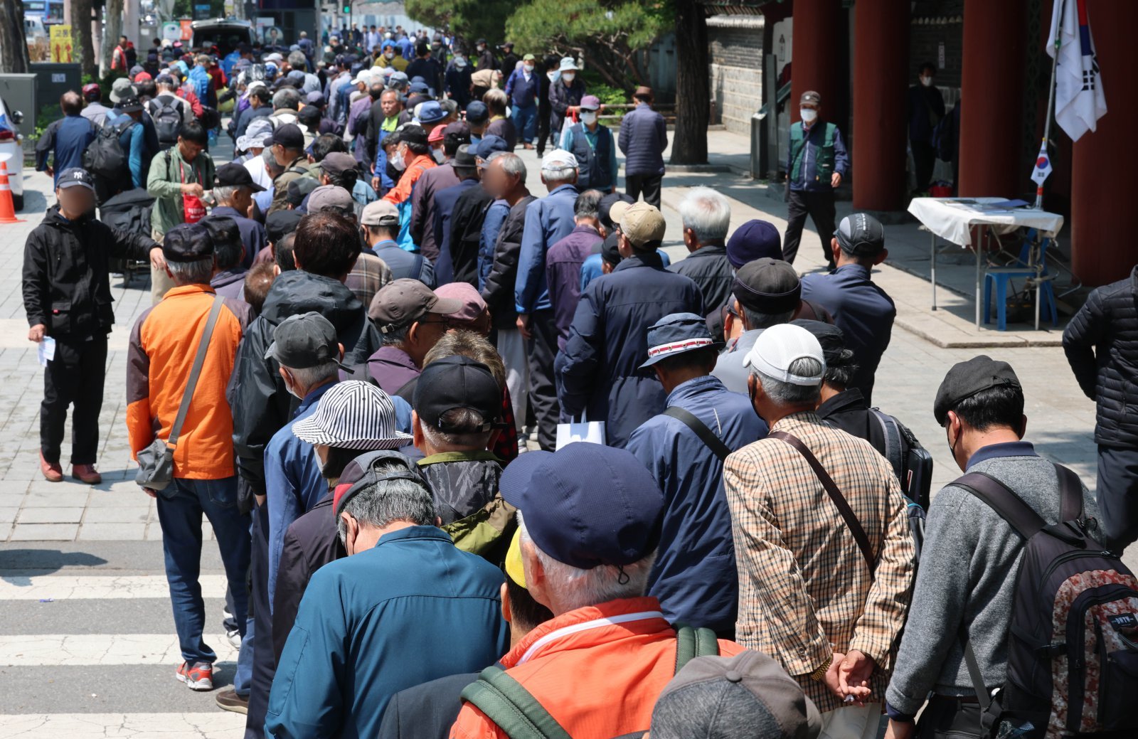 연금 적어 못 쉬는 韓 노인…10명 중 4명 빈곤, OECD 평균의 2.7배
